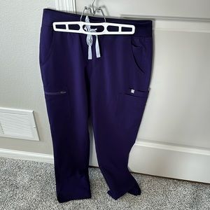 Figs Yola skinny scrub pant.